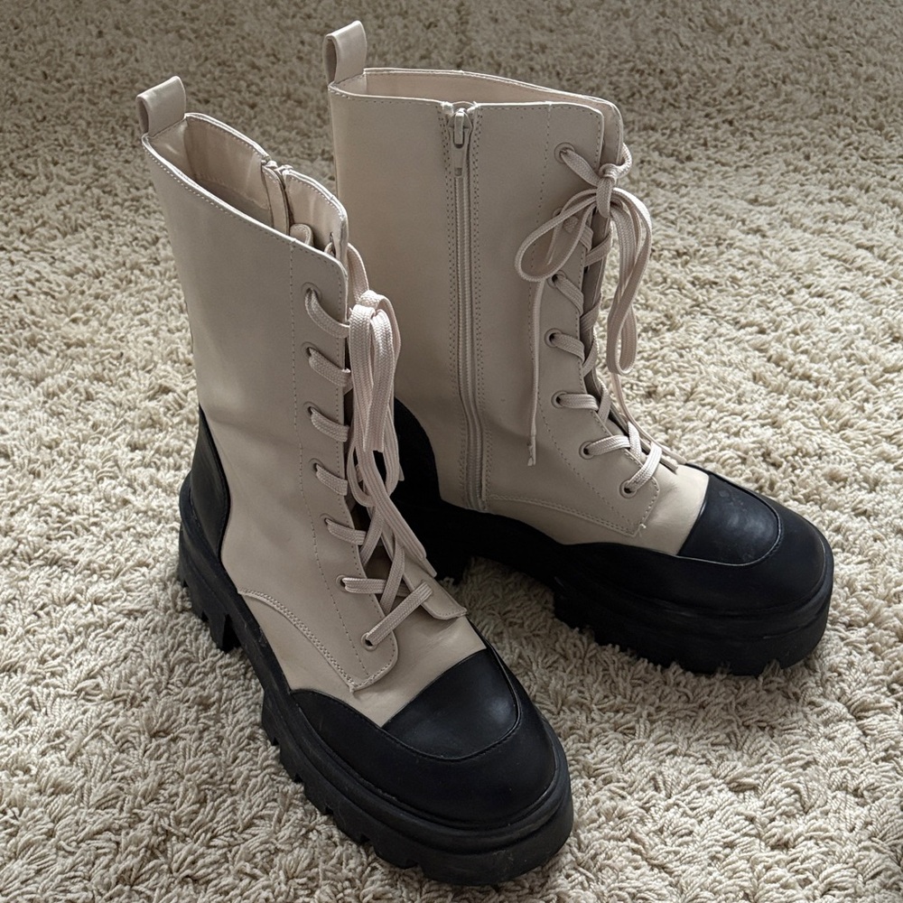 Combat Boot Two-Tone Lace-Up Boots size 9